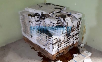 Καλλιθέα: Κατέστρεψαν με Betadine όλα τα ψηφοδέλτια της Χρυσής Αυγής