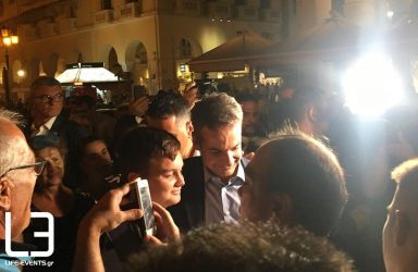 Με σέλφι υποδέχθηκαν τον πρωθυπουργό στη Θεσσαλονίκη (ΦΩΤΟ)
