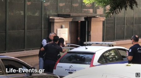 Προσήχθησαν τα άτομα που εισέβαλαν στο τουρκικό προξενείο στη Θεσσαλονίκη (ΒΙΝΤΕΟ)
