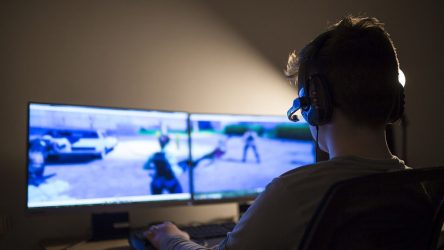 Δεκαεπτάχρονος εθισμένος στα video games πέθανε μπροστά από τον υπολογιστή του