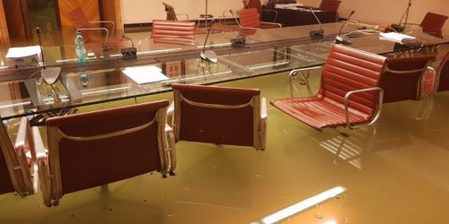 Βενετία: Καταψήφισαν μέτρα για την κλιματική αλλαγή και… πλημμύρισε το κτήριο