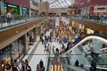 ΤΩΡΑ: Παρέμβαση αντιεξουσιαστών στο Mall Athens υπέρ των καταλήψεων! (ΦΩΤΟ)