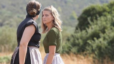 Αινιγματική η Δανάη Μιχαλάκη για τις Αγριες Μελισσες
