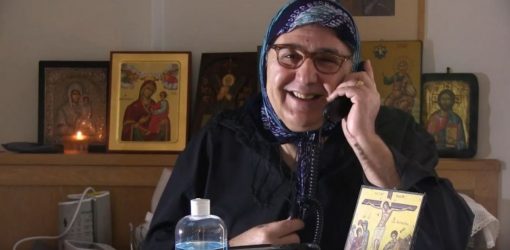 Οι “Αγαμοι θύται” προσφέρουν άφθονο γέλιο με το νέο τους σκετσάκι (ΒΙΝΤΕΟ)