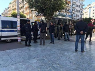 ΤΩΡΑ: Αστυνομικές δυνάμεις στην Καμάρα – Αποτρέπουν συγκέντρωση (ΦΩΤΟ)