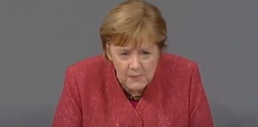 Γερμανία: “Λύγισε” η Μέρκελ μιλώντας για την ανάγκη πιο αυτηρών μέτρων (ΒΙΝΤΕΟ)