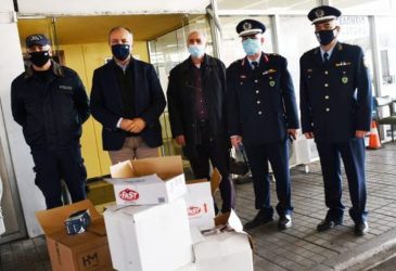 Μάσκες και αντισηπτικά παρέδωσε στα τελωνεία Ευζώνων και Προμαχώνα ο Καράογλου (ΦΩΤΟ)