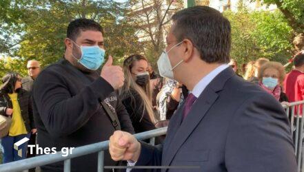 Θεσσαλονίκη: Ευχές με πολίτες αντάλλαξε ο Απόστολος Τζιτζικώστας (ΒΙΝΤΕΟ & ΦΩΤΟ)