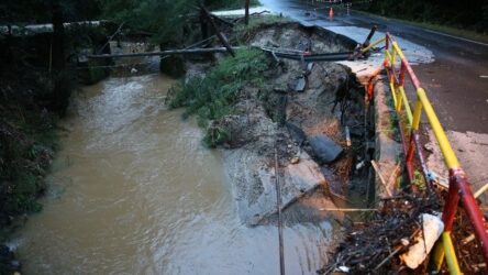 Κέρκυρα: Αποκλεισμένα χωριά και “βομβαρδισμένο” οδικό δίκτυο από την κακοκαιρία “Μπάλλος”