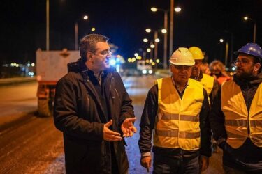 Θεσσαλονίκη: Αυτοψία Τζιτζικώστα στις νυχτερινές εργασίες που υλοποιεί η Περιφέρεια στην Περιφερειακή Οδό (ΦΩΤΟ)