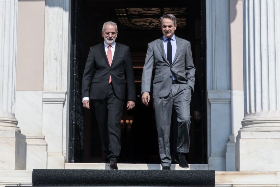 Κυριάκος Μητσοτάκης Ιωάννης Σαρμάς στο Μέγαρο Μαξίμου ορκωμοσία