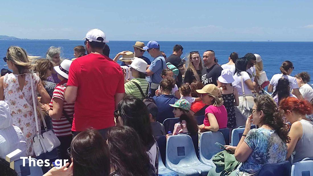 γεμάτο καράβι πλοίο λιμάνι Κεραμωτής