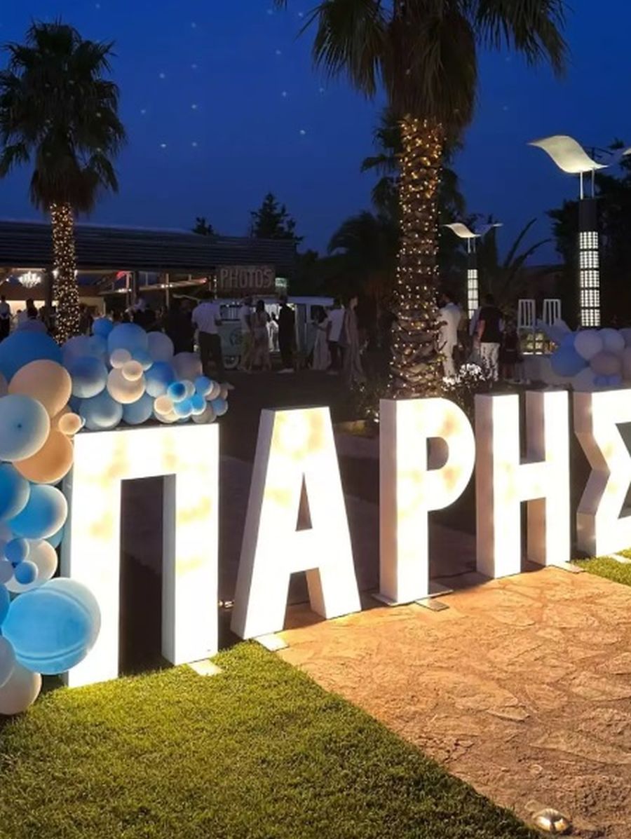 Τούνη Αλεξάνδρου βάφτισαν το γιο τους 