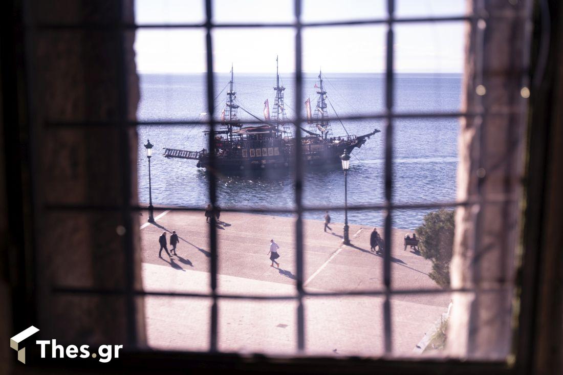 Λευκός Πύργος πάνω θέα θάλασσα Θεσσαλονίκη καραβάκι