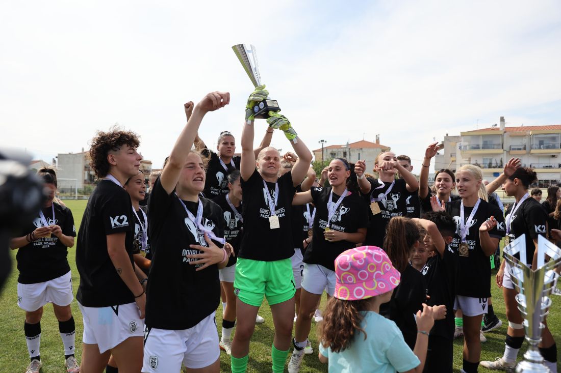 ΠΑΟΚ γυναικεία ομάδα ποδοσφαίρου πανηγύρια Νέοι Επιβάτες νταμπλ