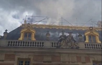 Γαλλία: Εκκενώθηκε το Ανάκτορο των Βερσαλλιών λόγω πυρκαγιάς