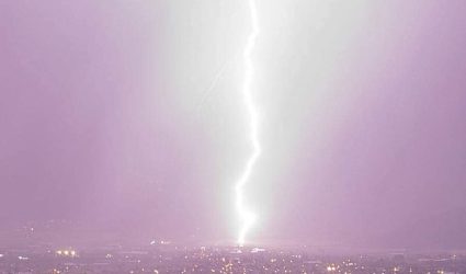 Θεσσαλονίκη: Εκπληκτική φωτογραφία από πτώση κεραυνού