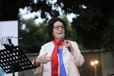 Νανά Μούσχουρη