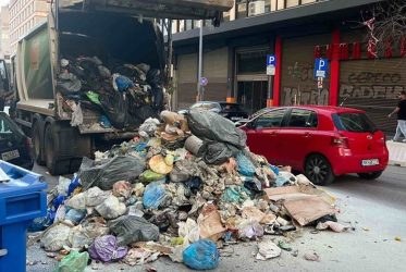 Θεσσαλονίκη: Φωτιά σε απορριμματοφόρο εξαιτίας ηλεκτρικού πατινιού