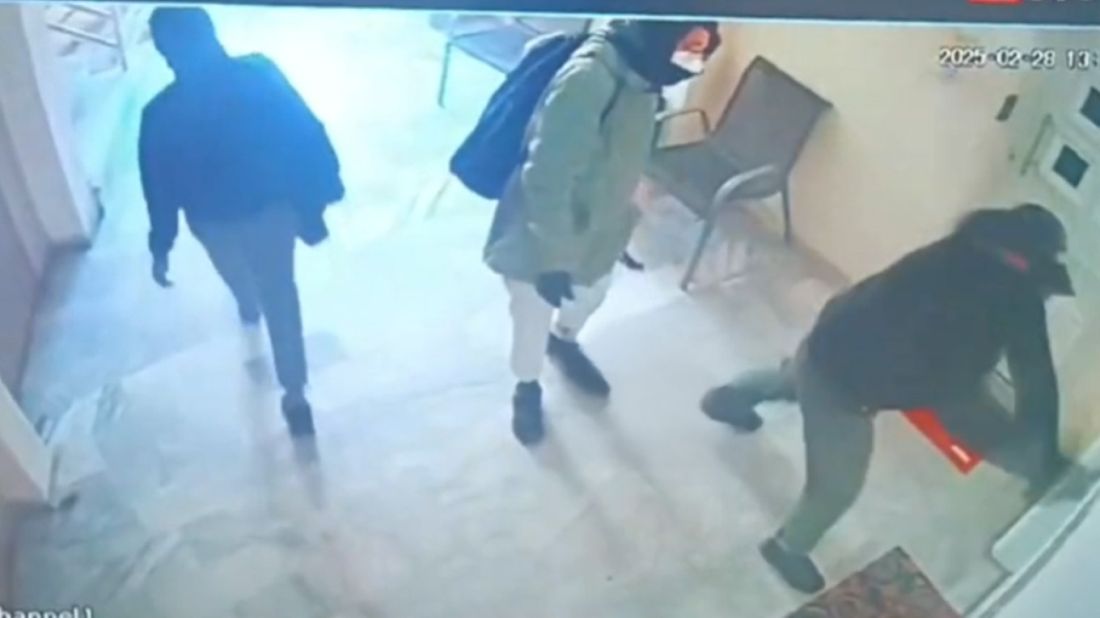 κουκουλοφόροι βανδάλισαν το γραφείο του Φάνη Παππά