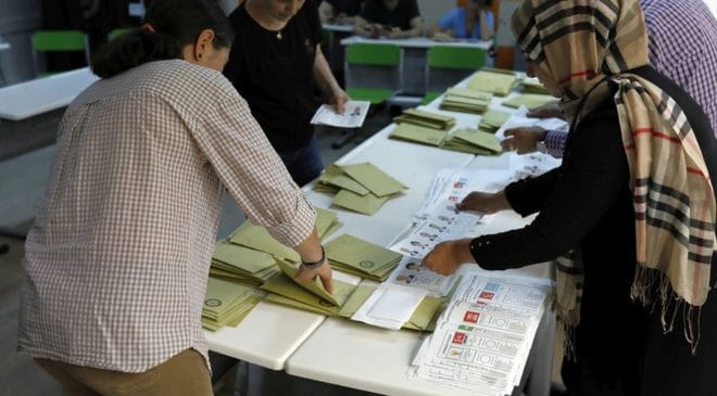 Κρίσιμες δημοτικές εκλογές σήμερα στην Τουρκία